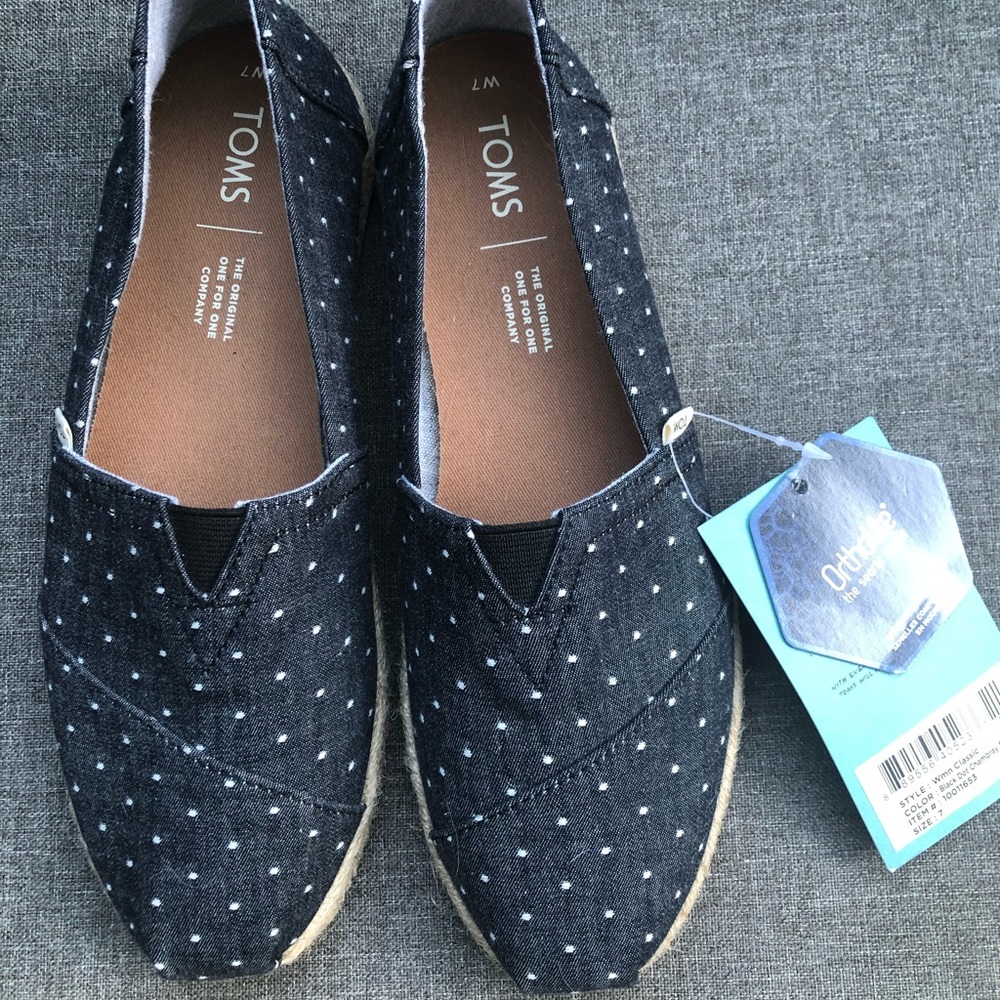 NWT Toms black and white polka dots size 7